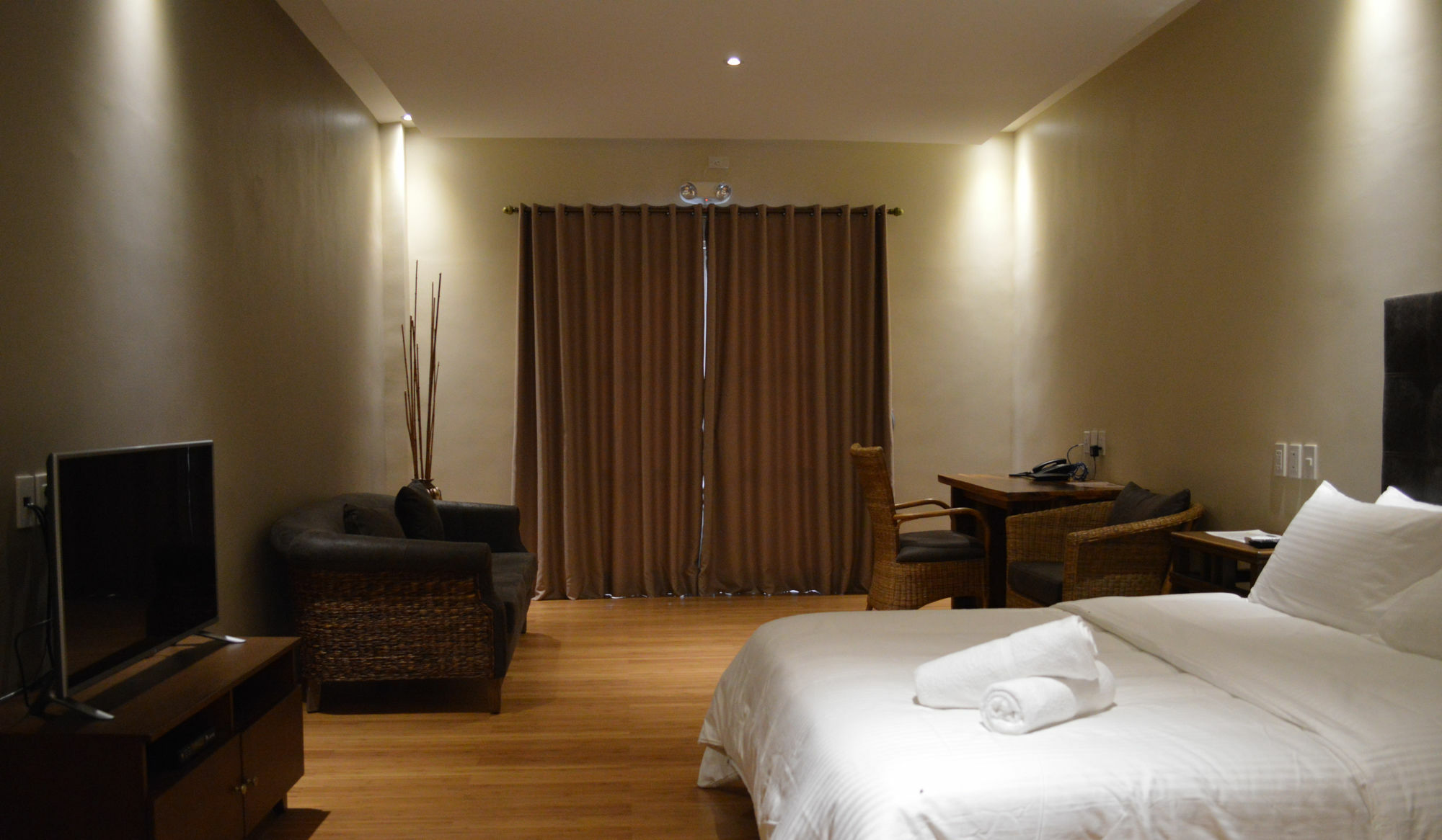 Kingsley'S Hotel And Gastro Pub Mabalacat ภายนอก รูปภาพ