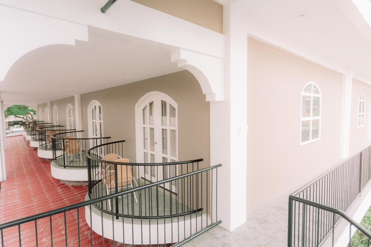 Kingsley'S Hotel And Gastro Pub Mabalacat ภายนอก รูปภาพ