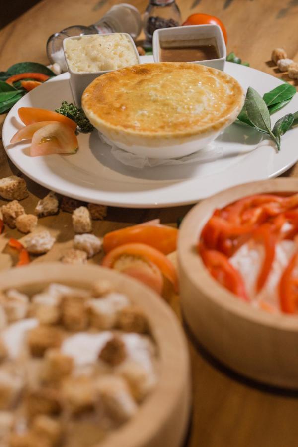 Kingsley'S Hotel And Gastro Pub Mabalacat ภายนอก รูปภาพ